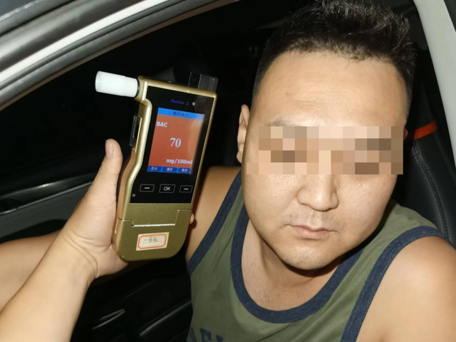 一男子喝酒看球狂歡后酒駕，三亞交警：禁駕5年！